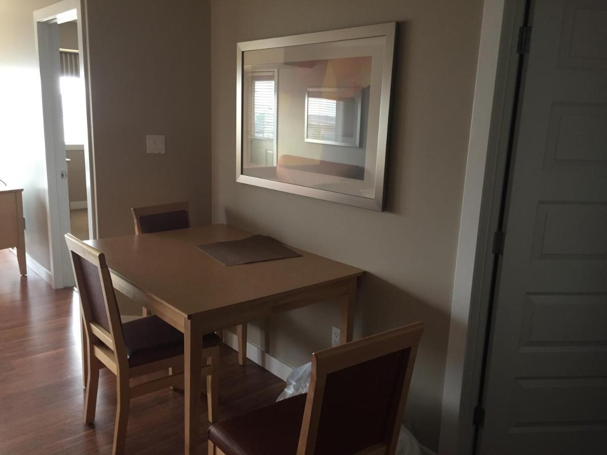 Clearwater Residence Hotel Timberlea Fort Mcmurray Esterno foto