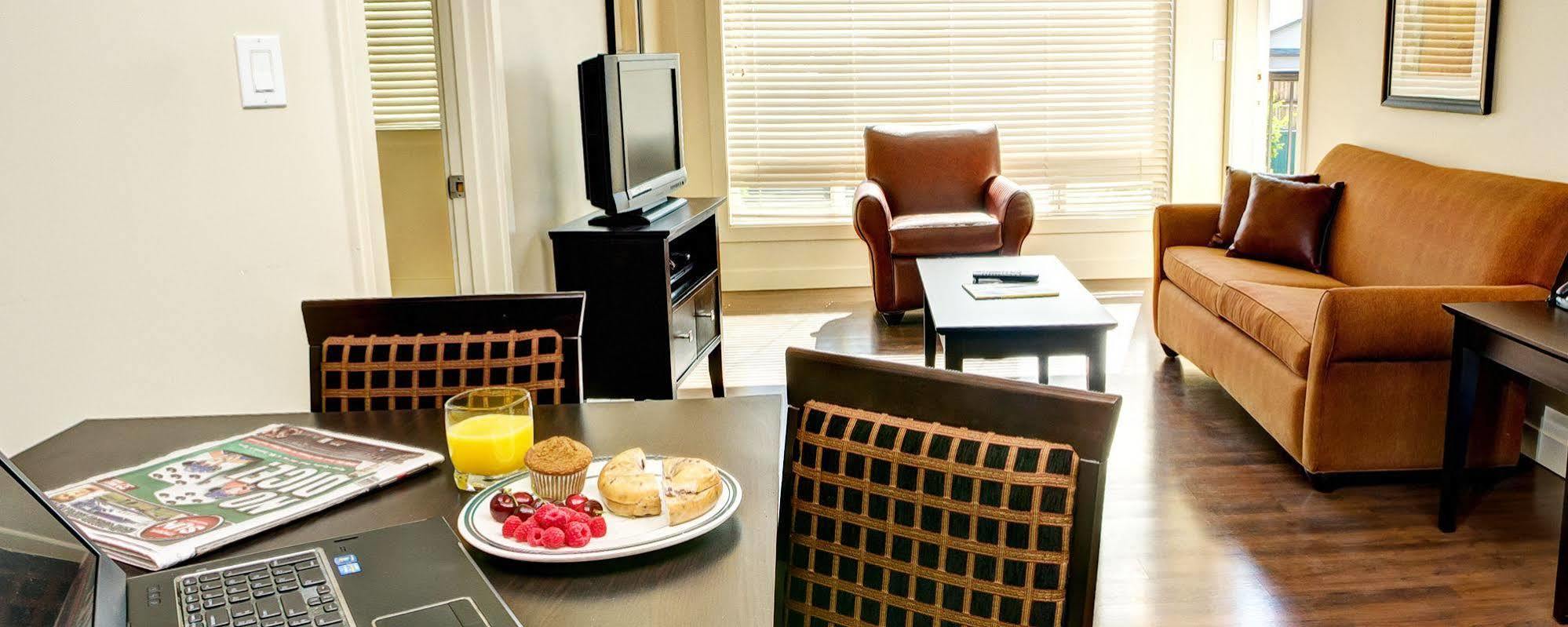 Clearwater Residence Hotel Timberlea Fort Mcmurray Esterno foto